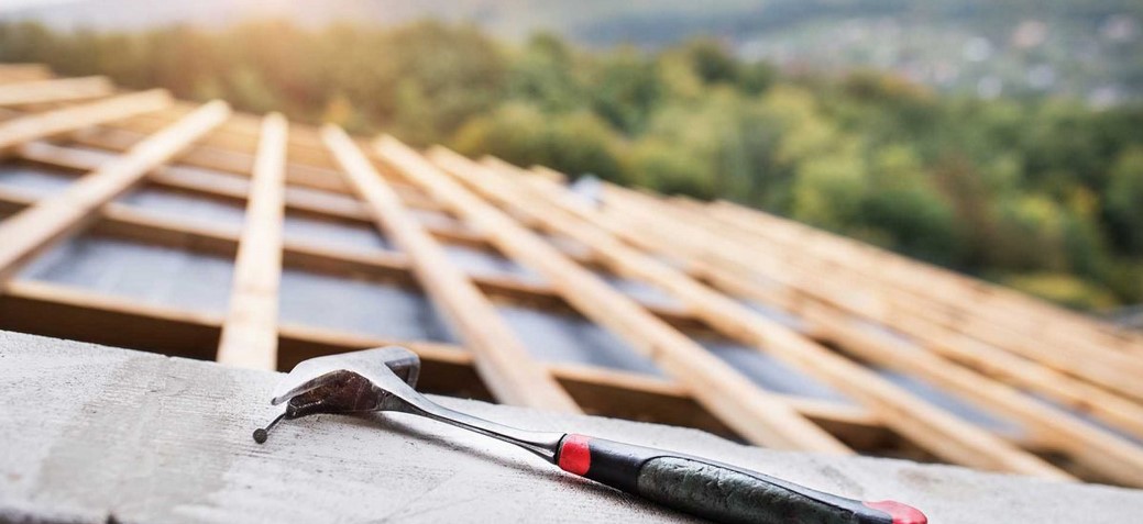 5 Top Questions to Ask Before You Decide on Hiring a Roofer