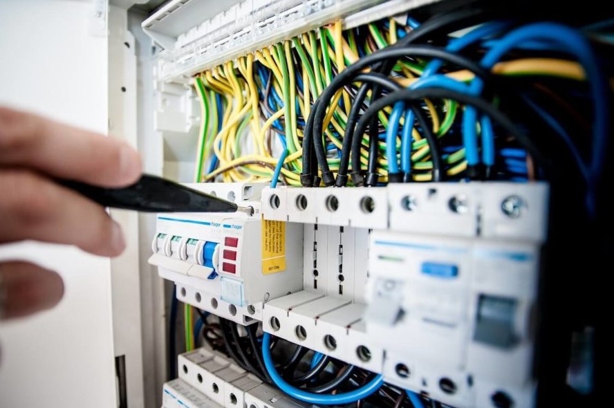The Benefits of Professional Electrical Project Management for Homes